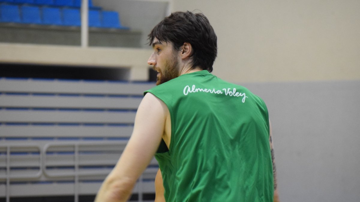 Alejandro Vigil entrenando duro en el Moisés Ruiz.