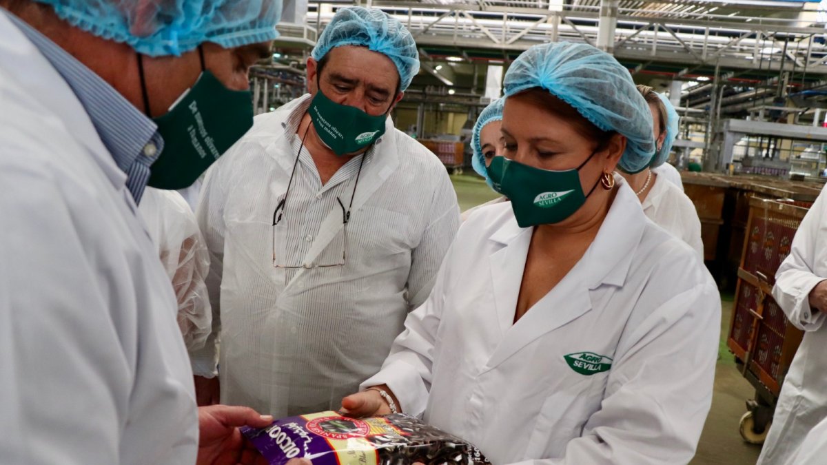 Carmen Crespo durante su visita.