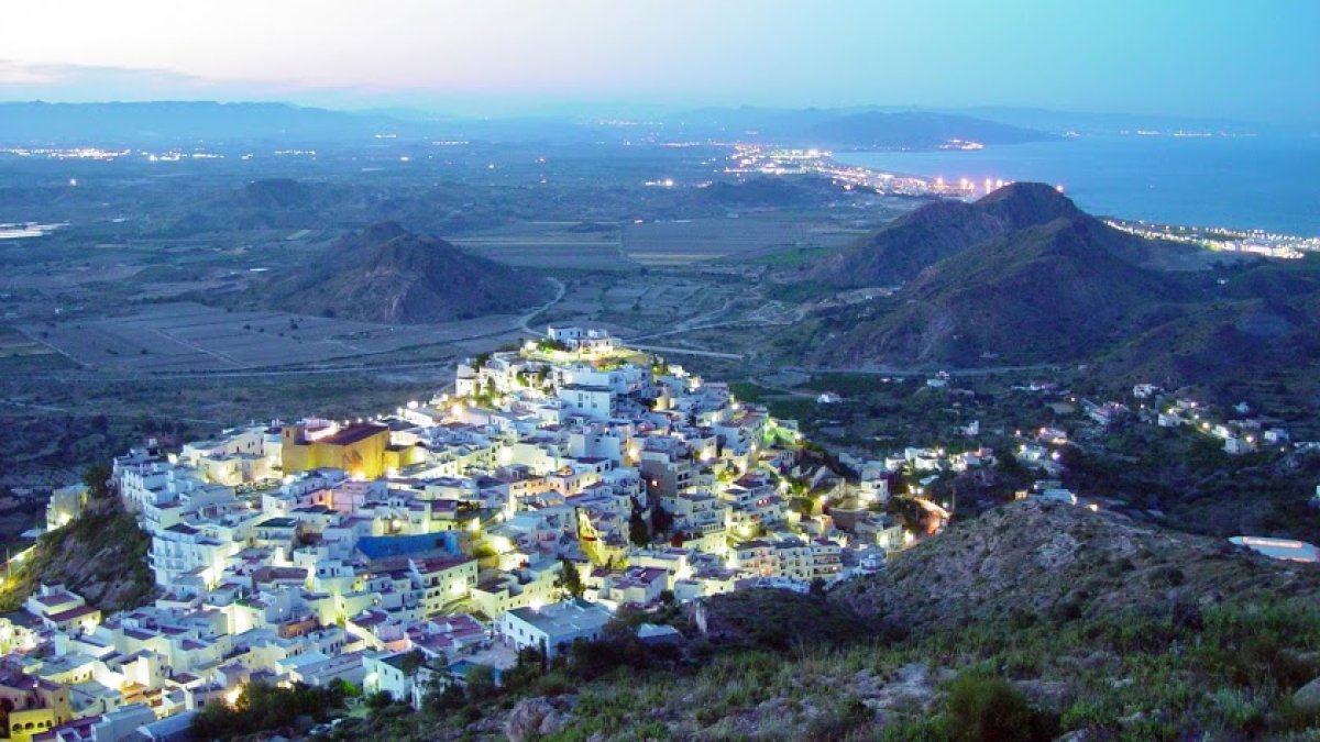 Panorámica de Mojácar con la costa al fondo.