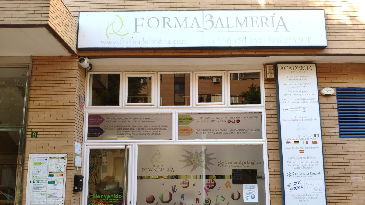 Se encuentran en Calle Benizalón 8 (Cortijo Grande)