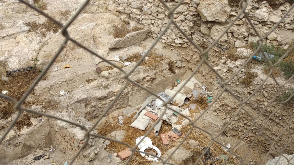 Restos en la zona histórica de Almanzor.