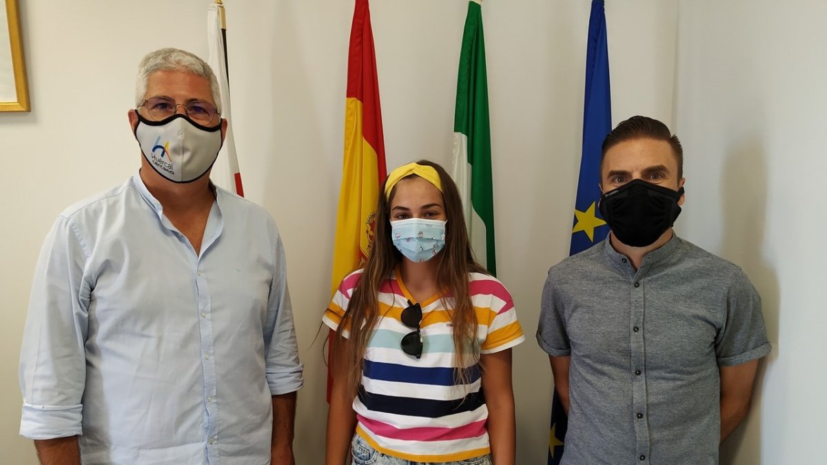 Alcalde y concejal de Deportes de Huércal con Ana Castillo.
