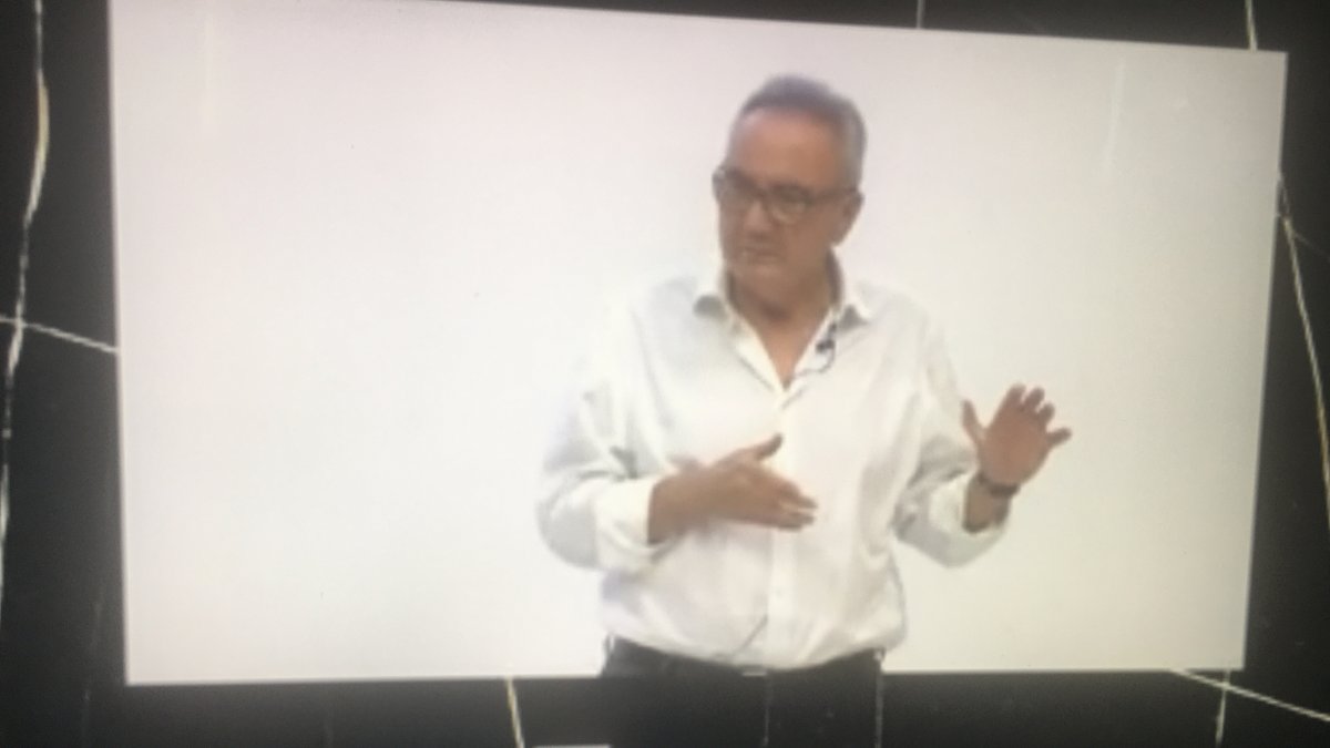 Intervención de Cosentino a través de videoconferencia.