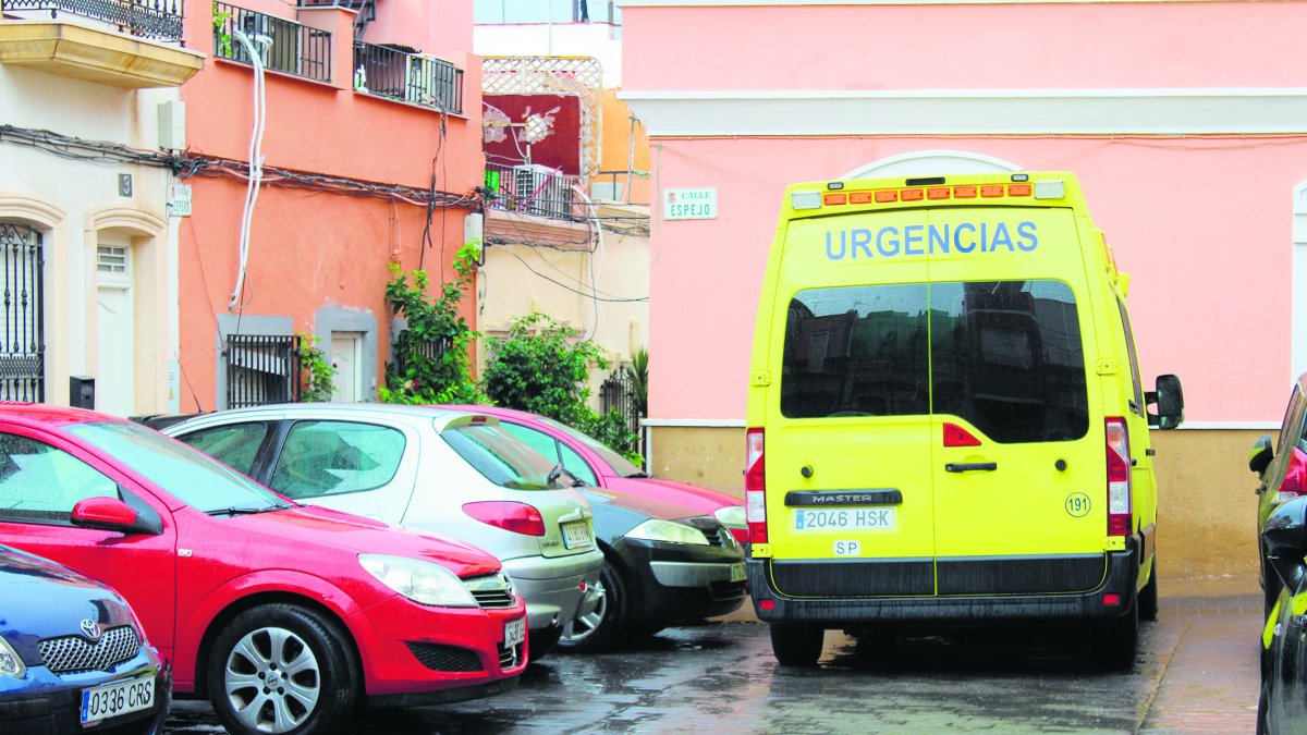 La plaza de Cepero, convertida actualmente en un indiscriminado aparcamiento de coches que tapona las salidas.