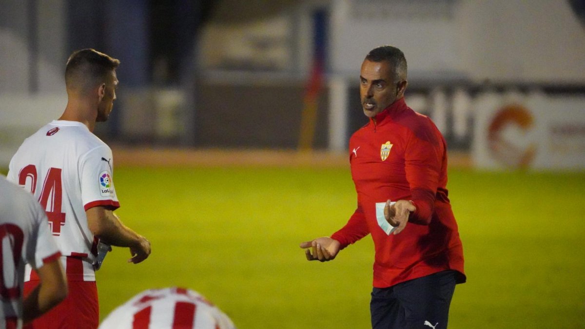 José Gomes ha trabajado e pretemporada para armar un bloque.
