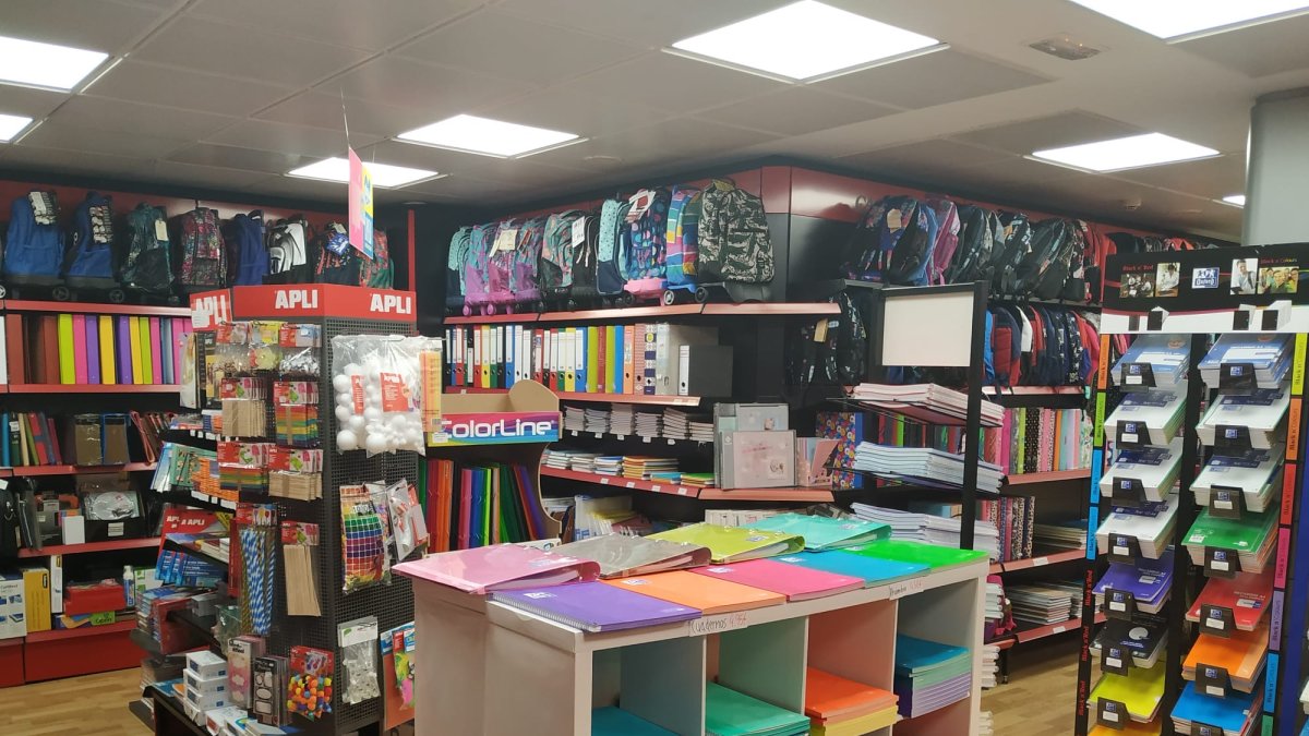 Carlin ofrece material escolar y selección de productos de limpieza e higiene.