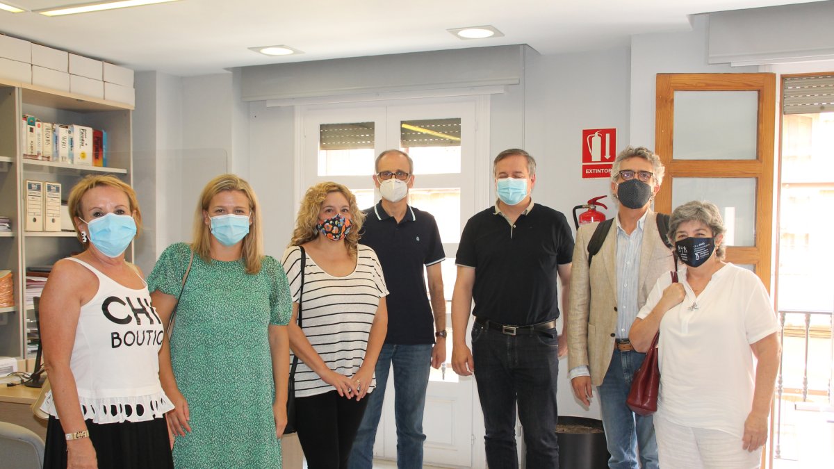 Reunión entre represetantes de la Junta y del Colegio a principios de este mes.