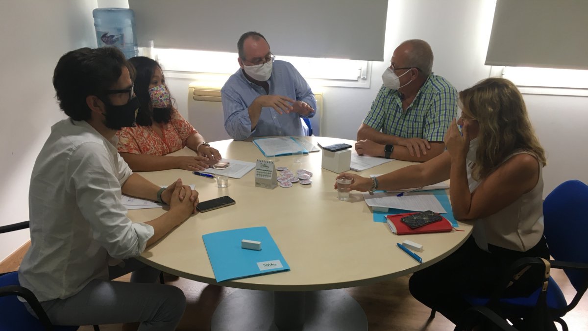 Encuentro de representantes del Sindicato Médico de Almería con la parlamentaria del PP Rosalía Espinosa.