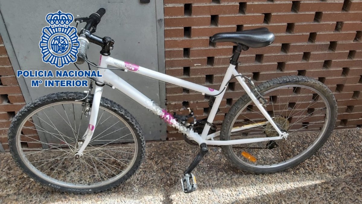 Bicicleta robada de un balcón.