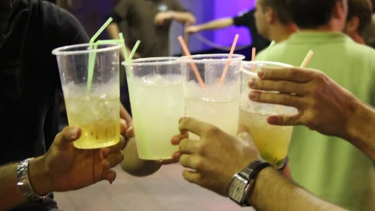 Concentración en defensa de la hostelería y el ocio nocturno.