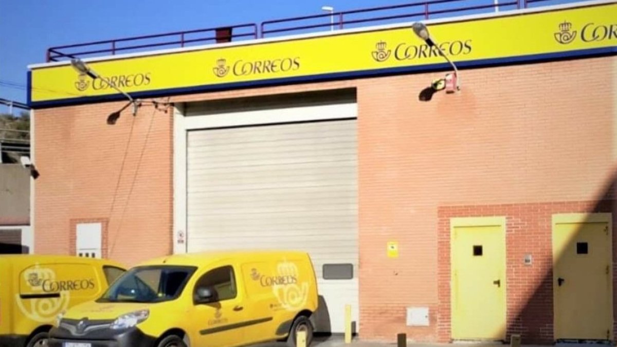 Imagen del pabellón de reparto de Correos en la capital.