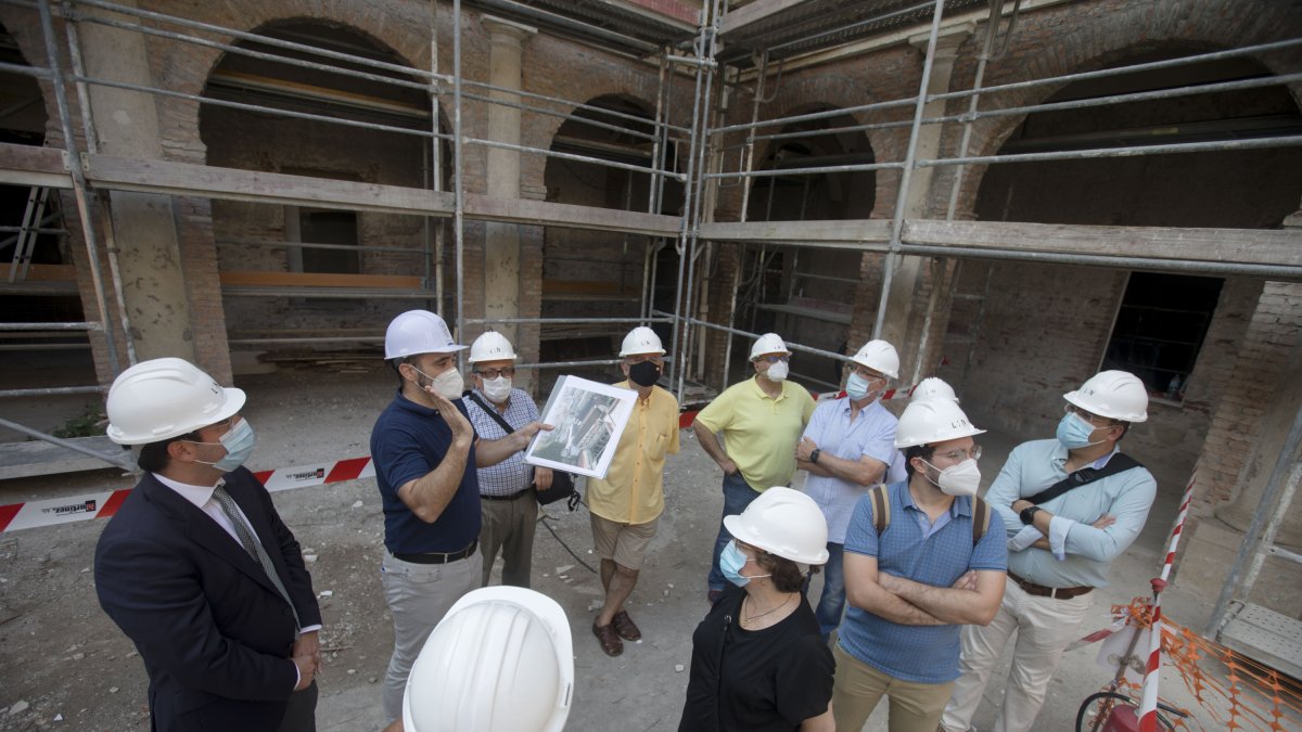 Visita al Hospital Provincial de los colectivos sociales