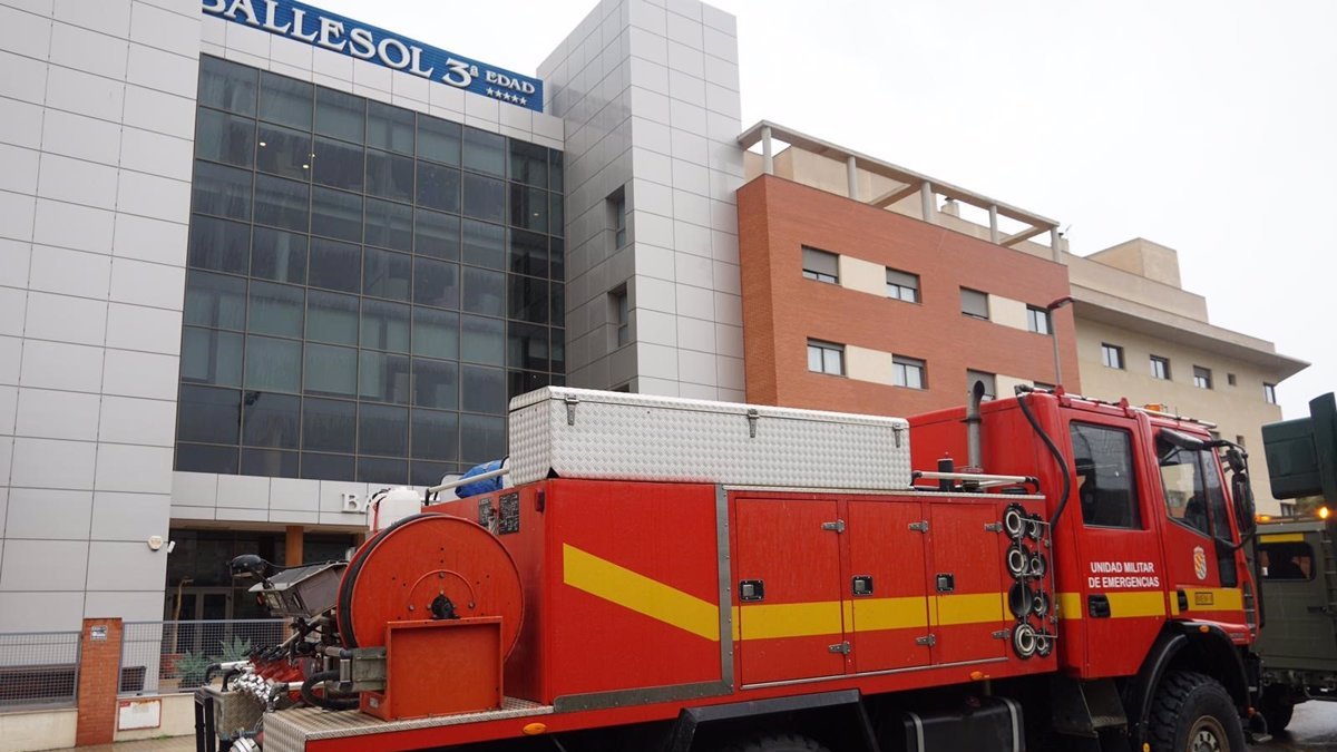 La UME desinfecta la residencia Ballesol en la primera etapa de la pandemia.