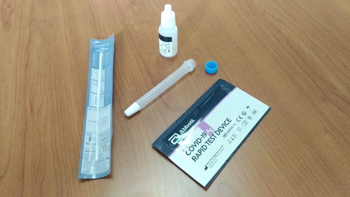 Imágenes de un test rápido de antígenos comprado por la Junta.