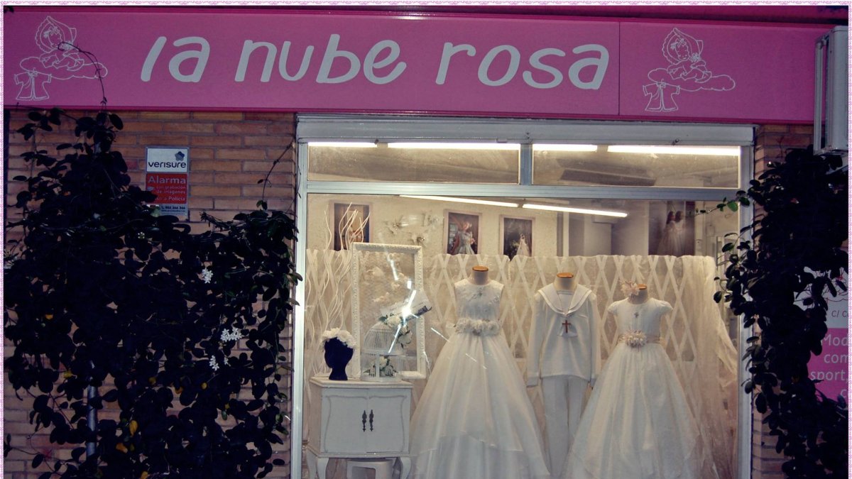 La nube rosa. Ceremonia, comuniones y bautizo.