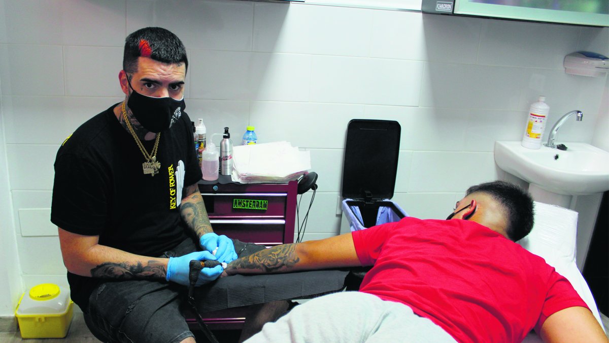 José David Arqueros trabaja con todas las precauciones sanitarias que exige la nueva realidad.