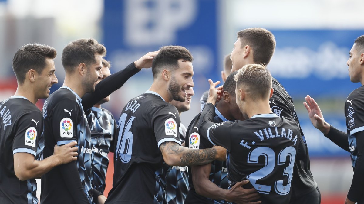 El Almería celebrando la victoria frente al CD Lugo.