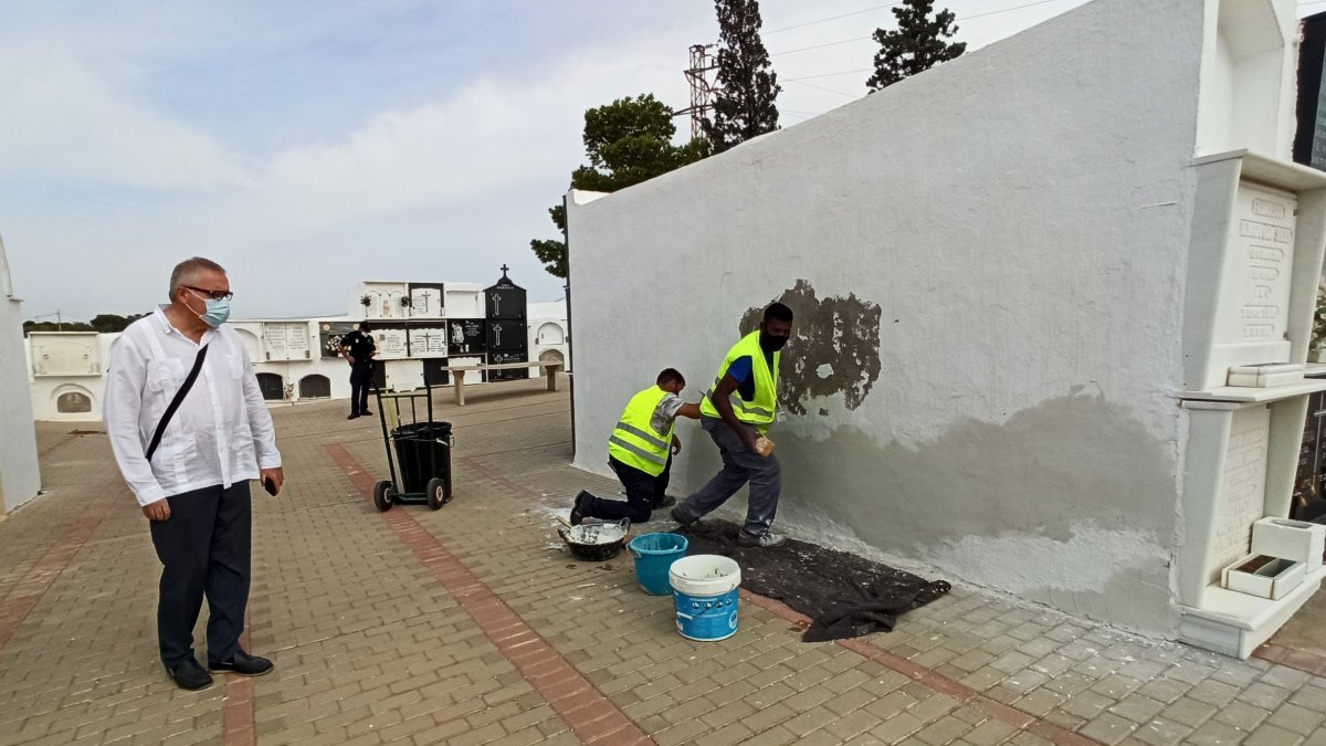 El delegado territorial en su visita a Rioja.