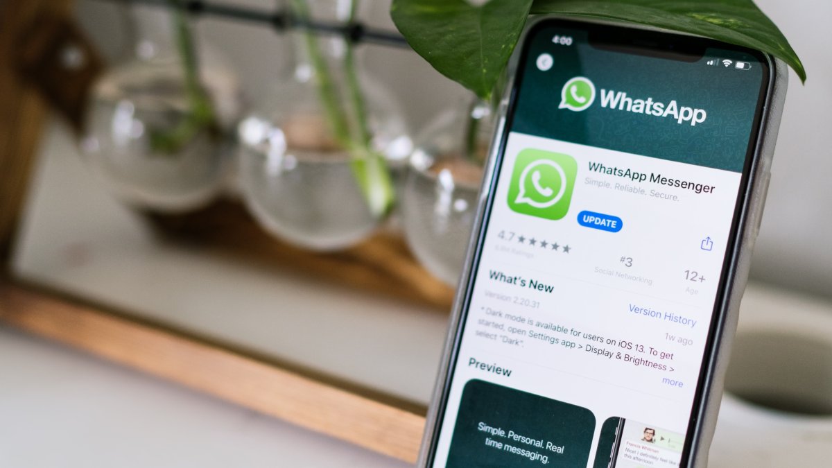 Aplicación de WhatsApp en un móvil.