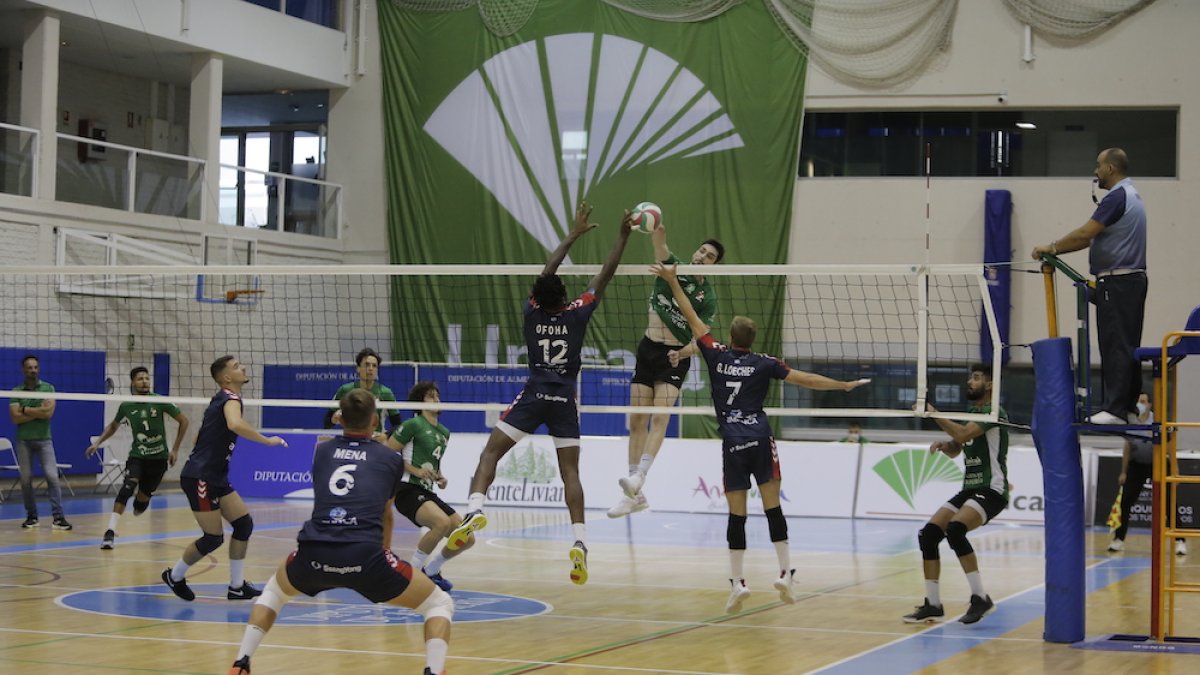 Equipo y afición van de la mano hacia la victoria.