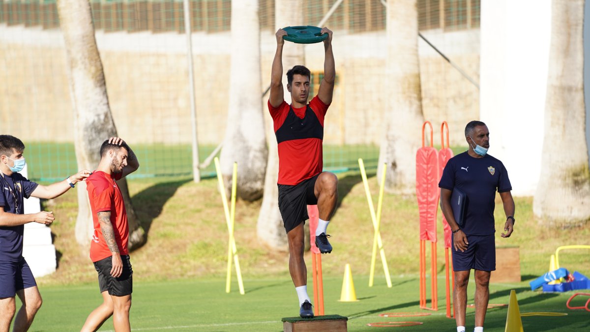 La plantilla ha dado un paso al frente conociendo mejor a su entrenador.