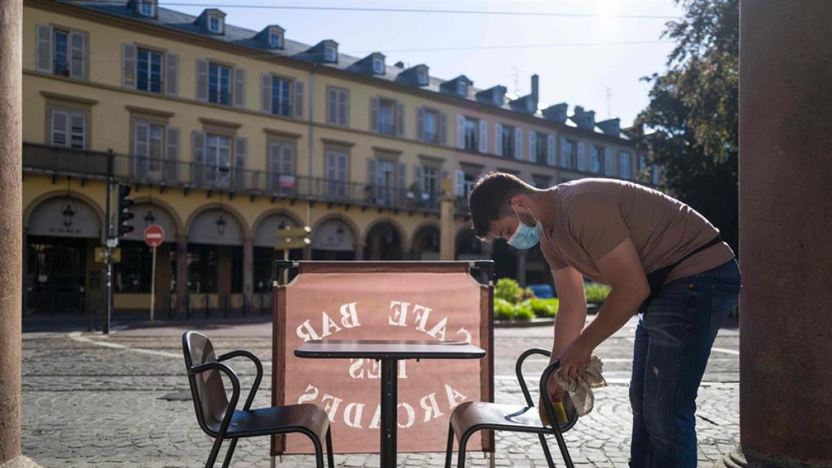 Los bares tendrán que cerrar y los restaurantes seguirán abiertos con más medidas.