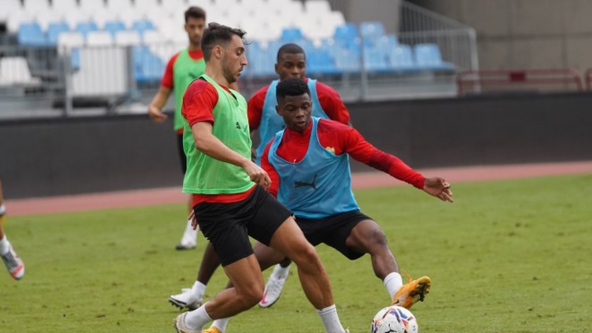 Sergio Aguza ha estado entrenando con normalidad hasta la fecha en el Almería.