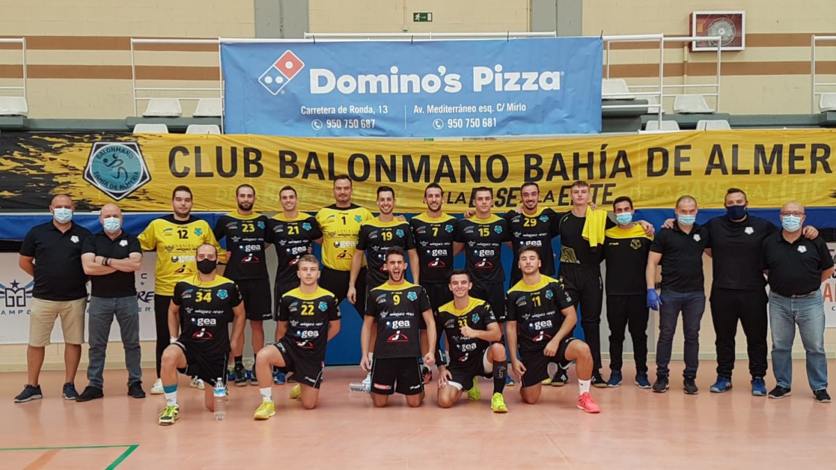 Una imagen para la historia con el primer partido tras el parón.