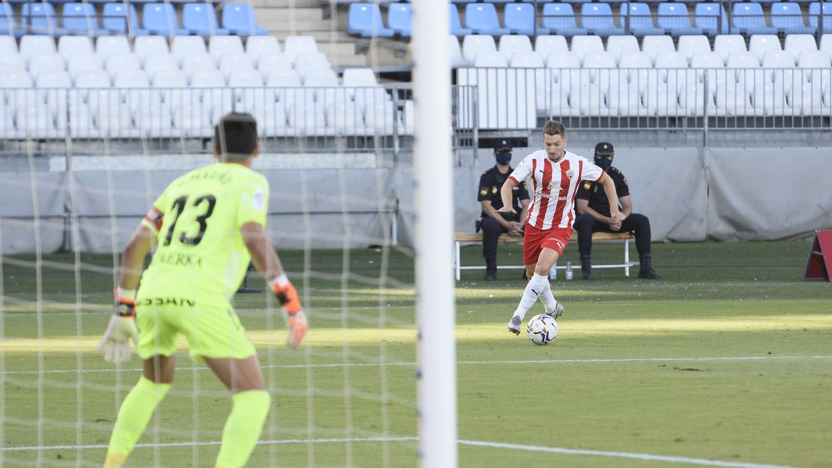 Iván Balliu en el partido contra el Sporting.