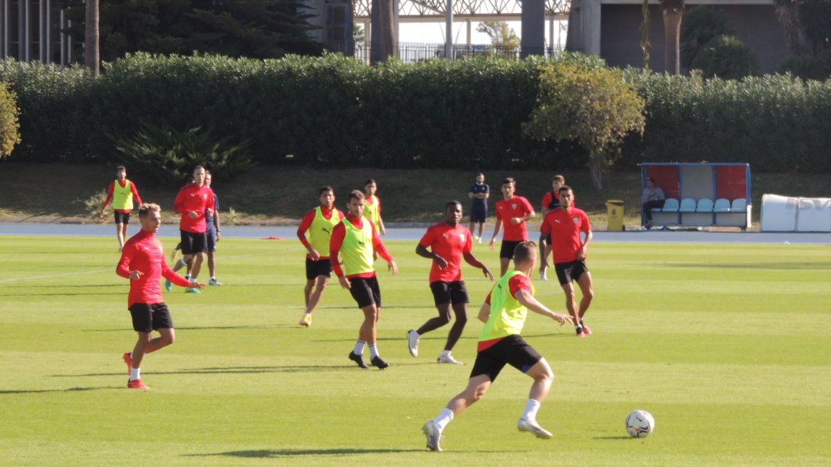 El Almería en el entrenamiento de este martes.