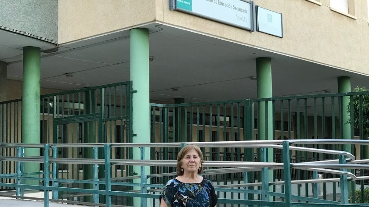 Amparo García en el IES Aguadulce, donde fue presidenta 25 años.