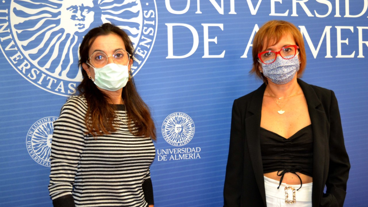 Elisa Álvarez y Mª del Mar Ruiz, esta mañana en la UAL.