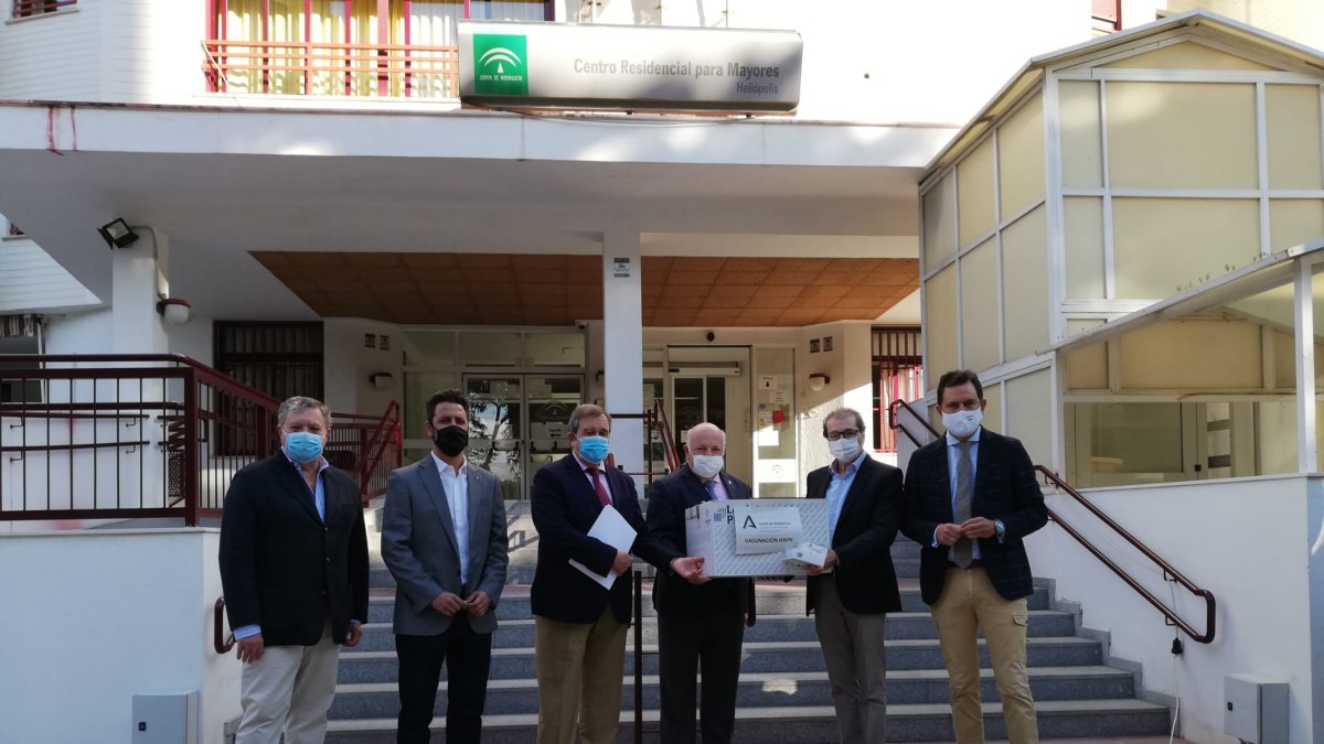 El consejero ha anunciado el adelanto de la campaña en las residencias este jueves.