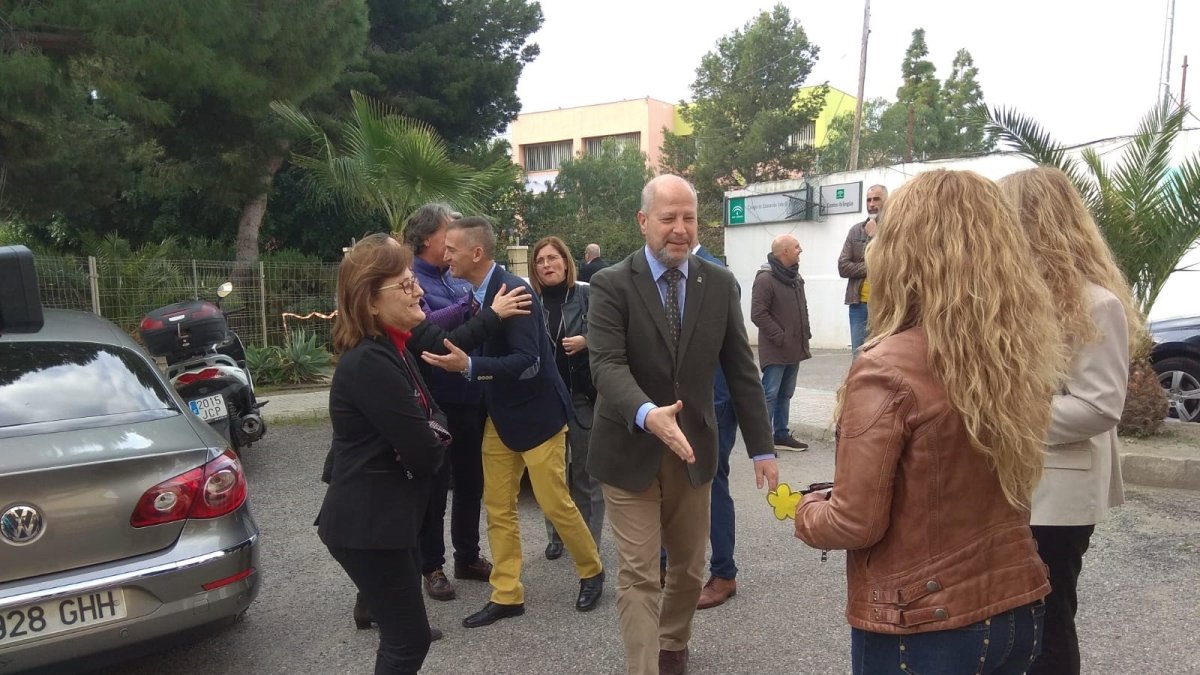 Consejero y delegado de Educación, en un centro almeriense.