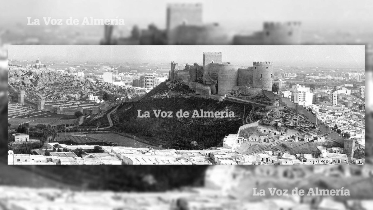 El frente norte de la Alcazaba es la cara menos conocida, pero tan bella o más que la fachada principal porque conserva ese aire de decadencia.