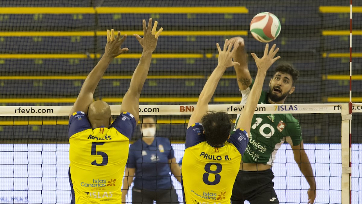 Una jugada del partido.