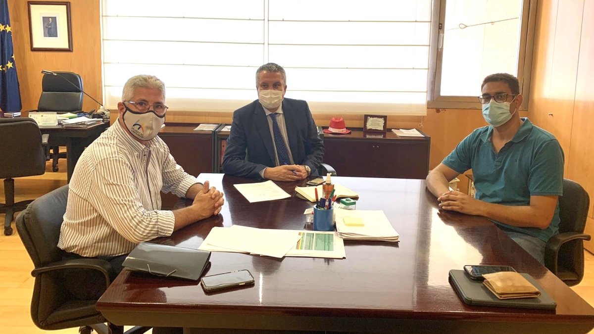 Imagen de la reunión mantenida para abordar la situación del Centro de Salud.