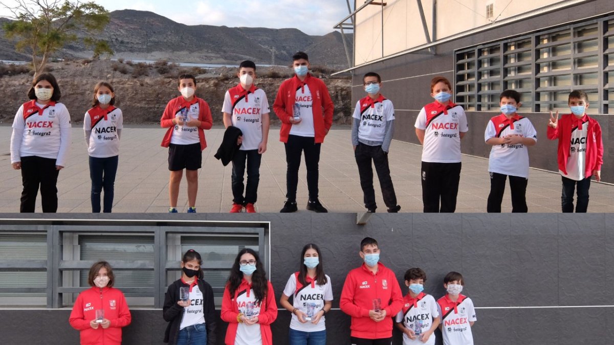 Los campeones tras brillar en el torneo.