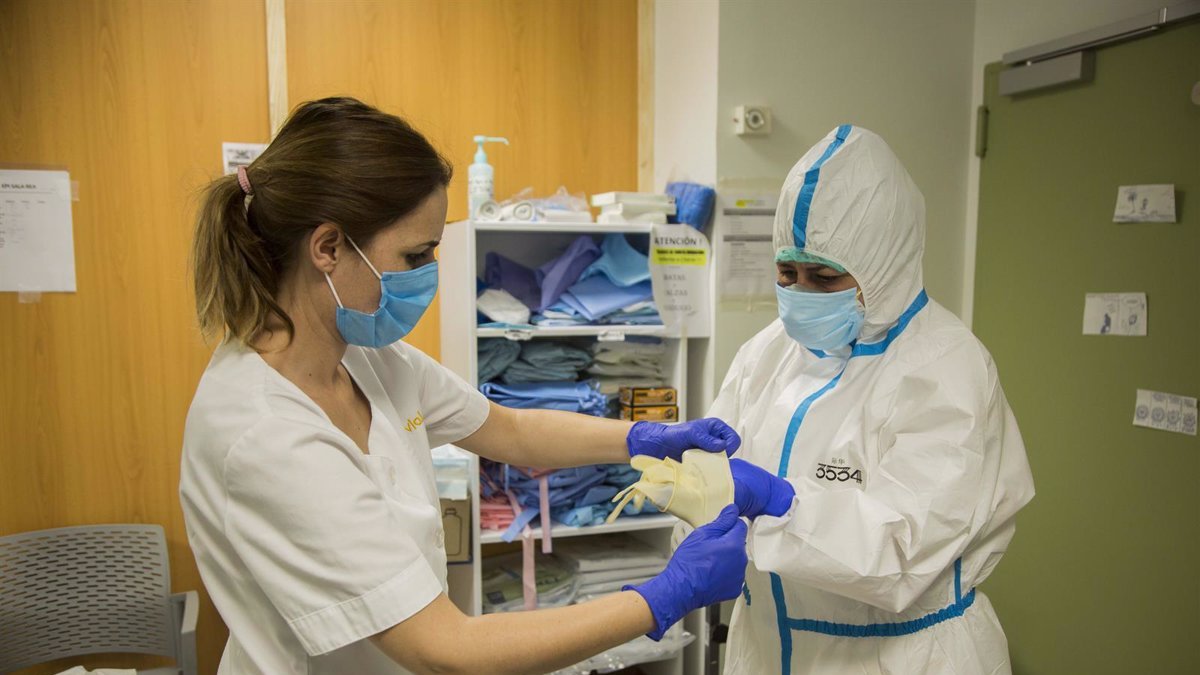 La sanidad pública andaluza busca más de 8.000 profesionales.