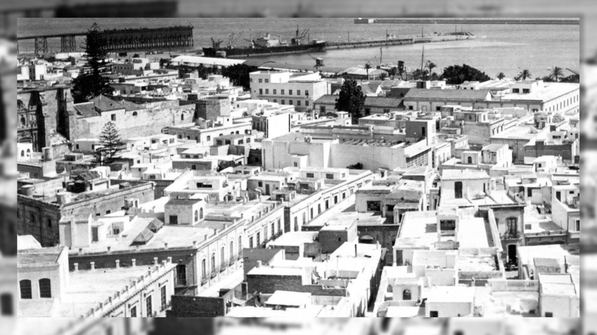 En el entorno de la calle de la Reina destacaba el edificio del cine Roma, en cuya azotea se instaló la terraza Roma.