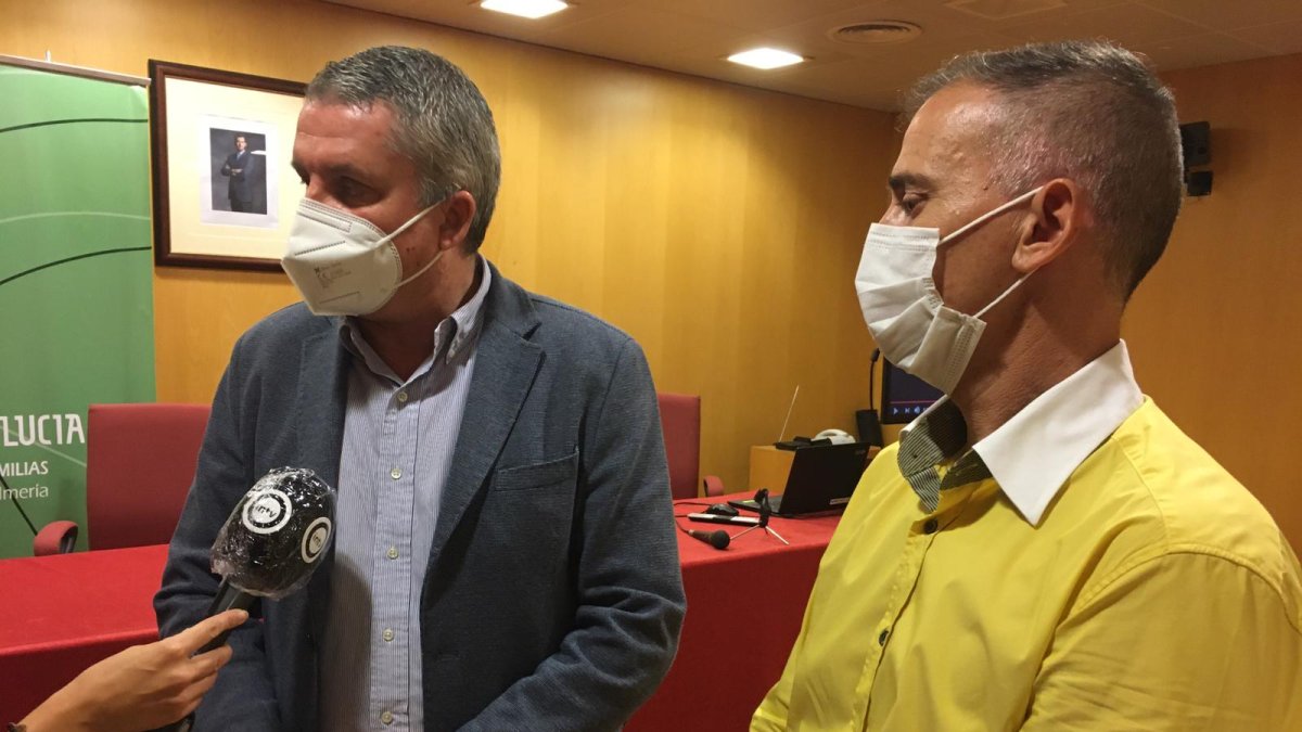 Los delegados de Educación y Salud compareciendo ante los medios de comunicación.