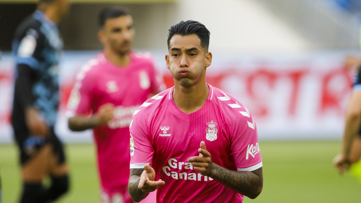 Sergio Araújo celebrando el primer gol contra el Almería.