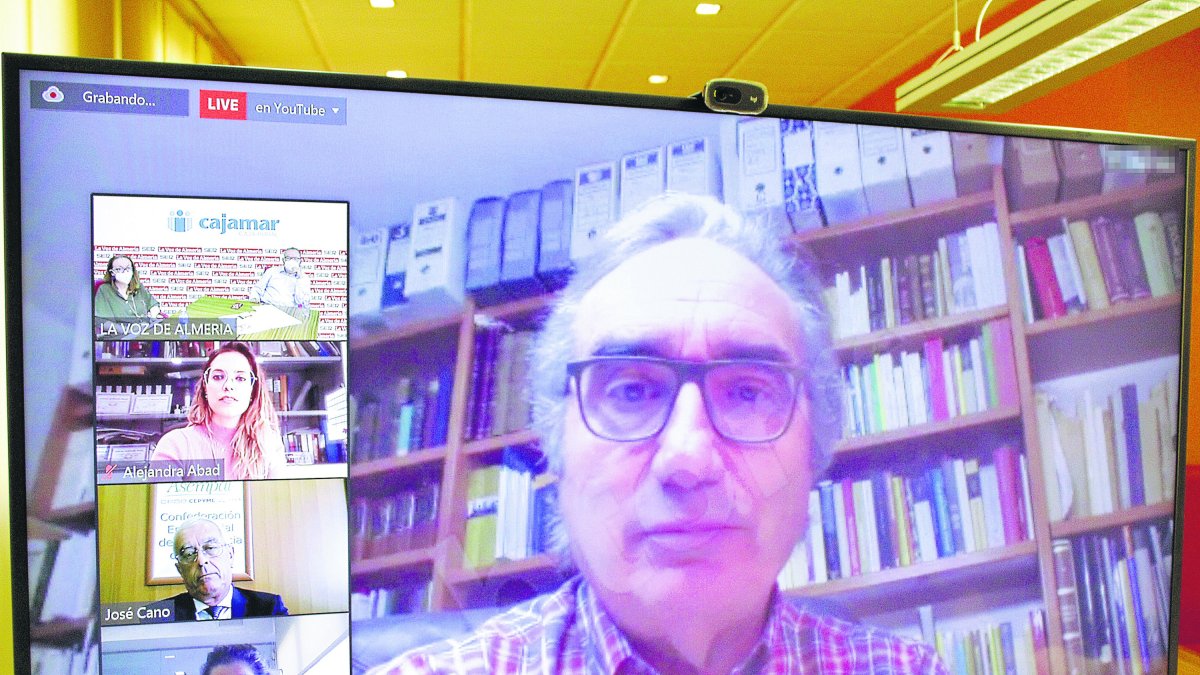 El catedrático de la Universidad de Almería en su intervención.