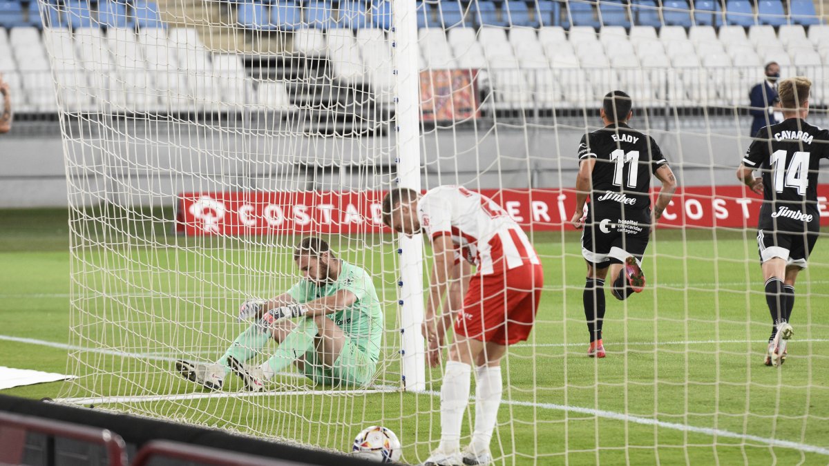 Makaridze se lamenta después de encajar el gol de Rubén Castro.