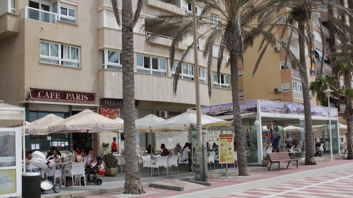 Los clientes tendrán que tener la mascarilla puesta mientras esperan a ser servidos.