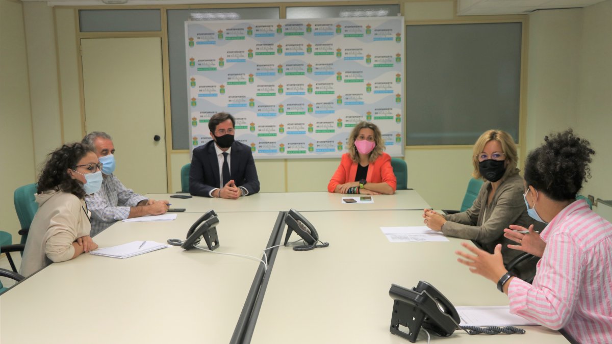 Reunión del alcalde de El Ejido con el grupo de rastreadores.
