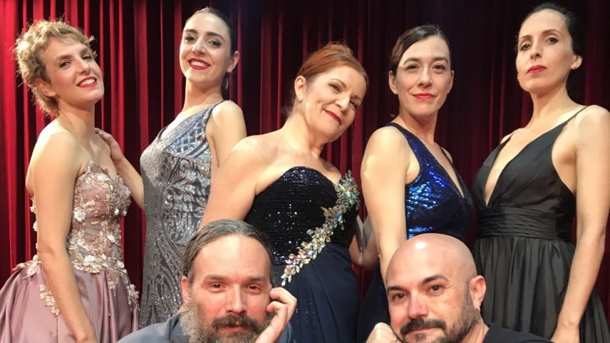 Actrices de la obra, junto a los almerienses Pedro Martínez y Sergi Regal.