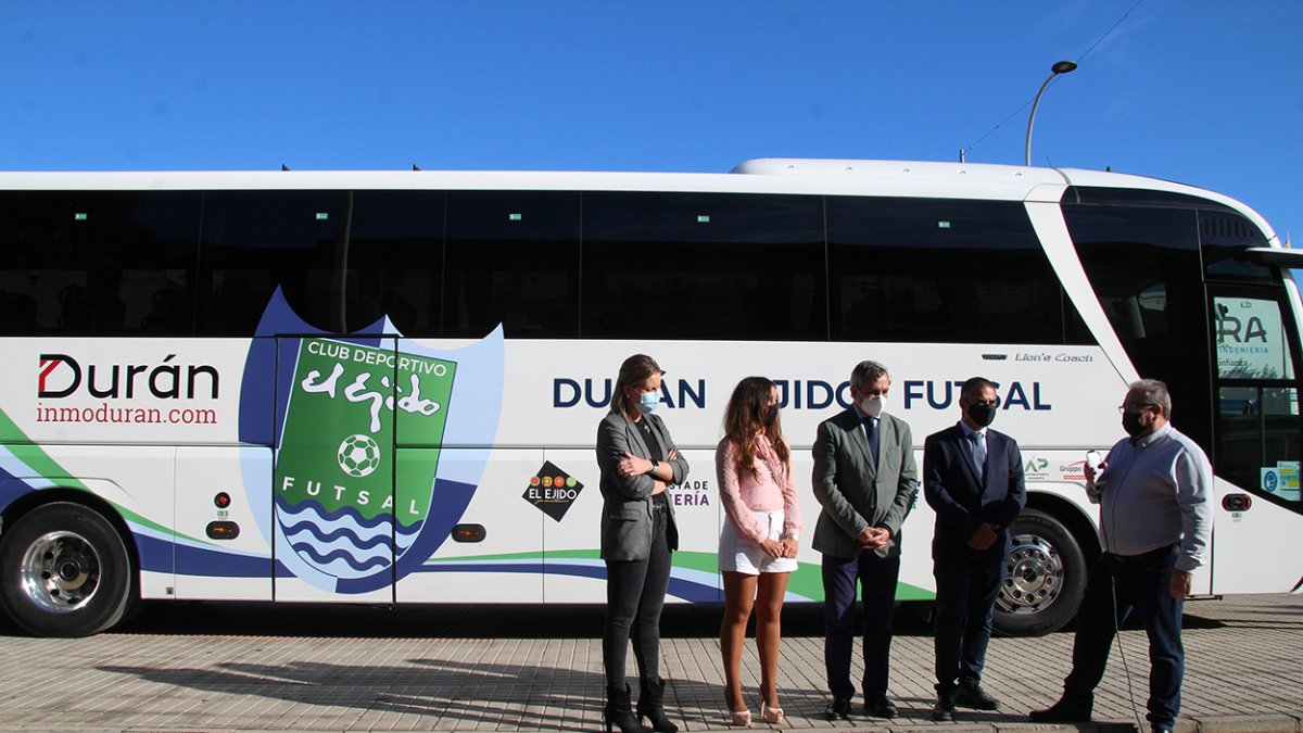Durán Ejido Futsal presenta el autobús con el que viajará esta temporada.