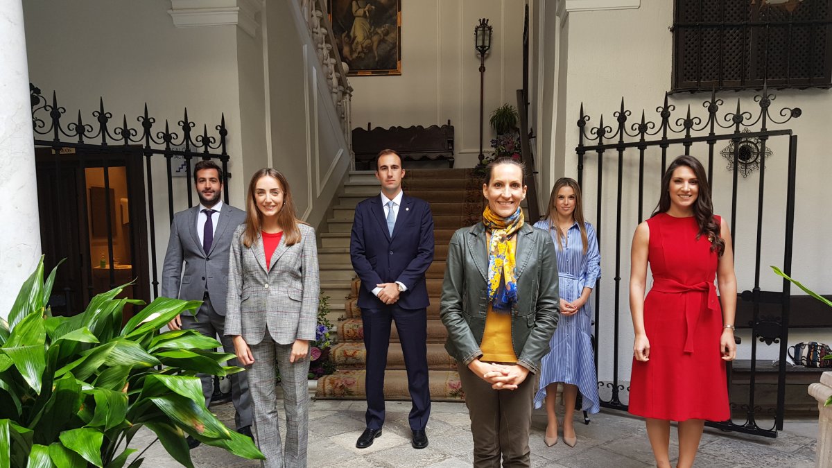 Las dos nuevas notarias de Almería toman posesión.