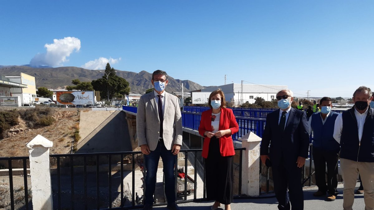 Acto de inauguración del puente de Puente del Río.
